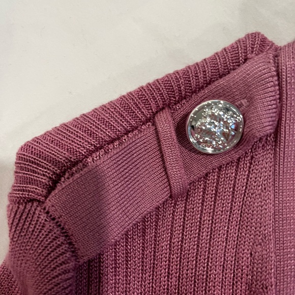 Knit sweater. - Picture 4 of 7